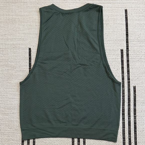 Lululemon Breeze by Muscle Tank - Picture 2 of 2